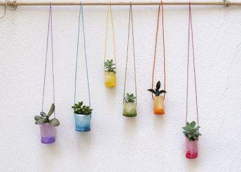 Chúng ta có thể treo các chậu trồng cây handmade theo nhiều kiểu khác nhau (Nguồn: Internet)