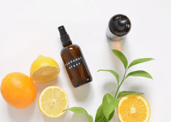 Tinh dầu sả chanh sẽ là một sự lựa chọn tuyệt vời trong công thức làm nước xịt thơm phòng (Nguồn: Internet)