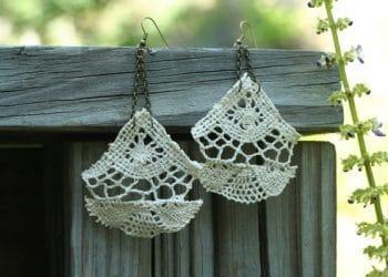 Duyên dáng cùng bông tai ren hoa độc đáo