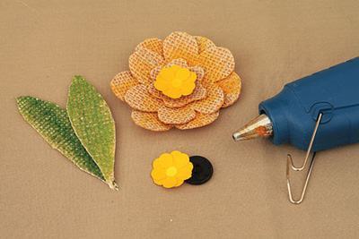 Thao tác ghép hoa và lá (Nguồn: Internet)