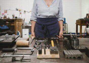 Công cụ làm trang sức hạt cườm là một trong những vấn đề cần được quan tâm nhất trong quá trình học nghề chế tác đồ trang sức thủ công (Nguồn: Internet)