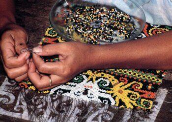 Người mới bắt đầu không nên sử dụng những kỹ thuật kết cườm quá phức tạp (Nguồn: Internet)