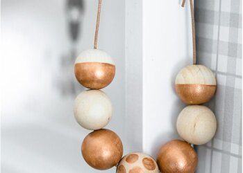 Công thức làm vòng cổ hạt cườm gỗ cho cô nàng hiện đại