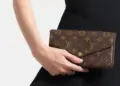 Ví cầm tay handmade độc đáo 5 phút là xong 6 Ví cầm tay handmade độc đáo 5 phút là xong
